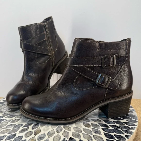 L.L.Bean Dark Brown leather Ankle Boots with Buckle Detail women’s size 8.5 - Picture 1 of 12